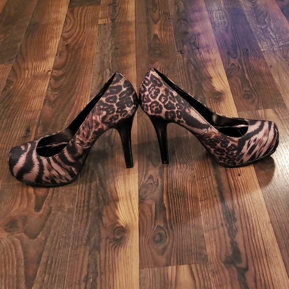 Sofia Vergara Animal Print Pumps - Picture 2 of 5